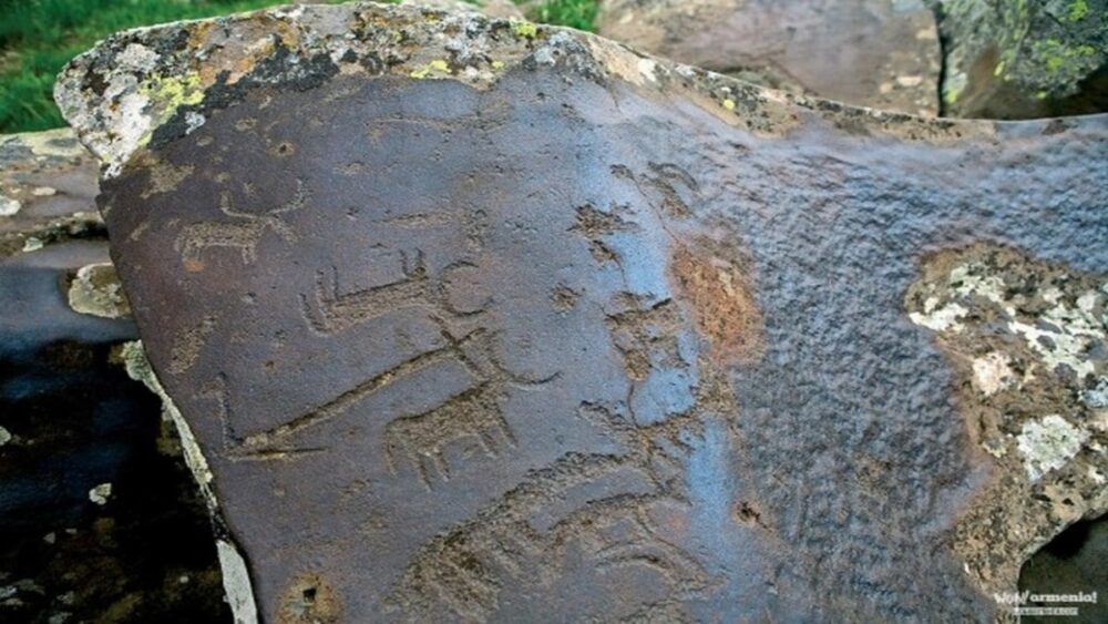 Ukhtasar - Armenia: Symmetry in Rock Paintings